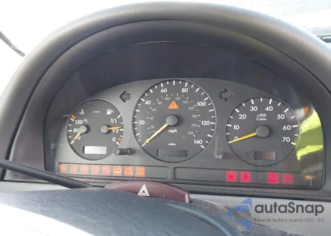 2000 Mercedes-Benz Ml 320 z USA, uszkodzony, nr VIN 4JGAB54E6YA211724